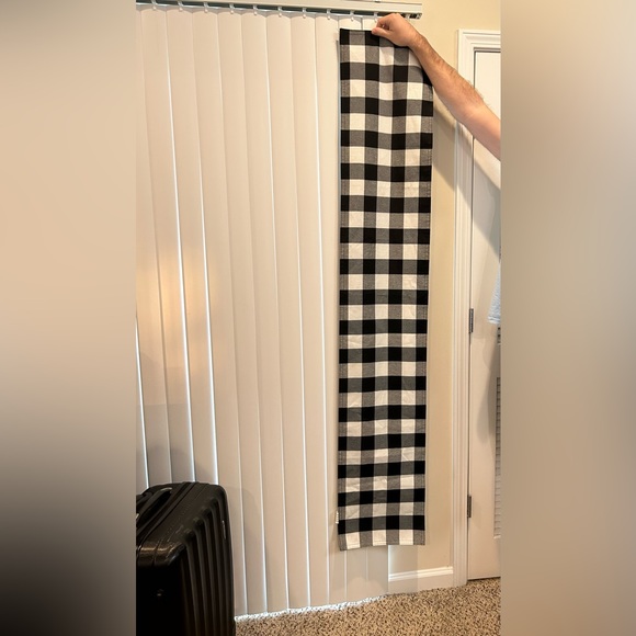 Table Runner - Picture 5 of 5